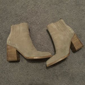 Marc Fisher oshay booties size 6